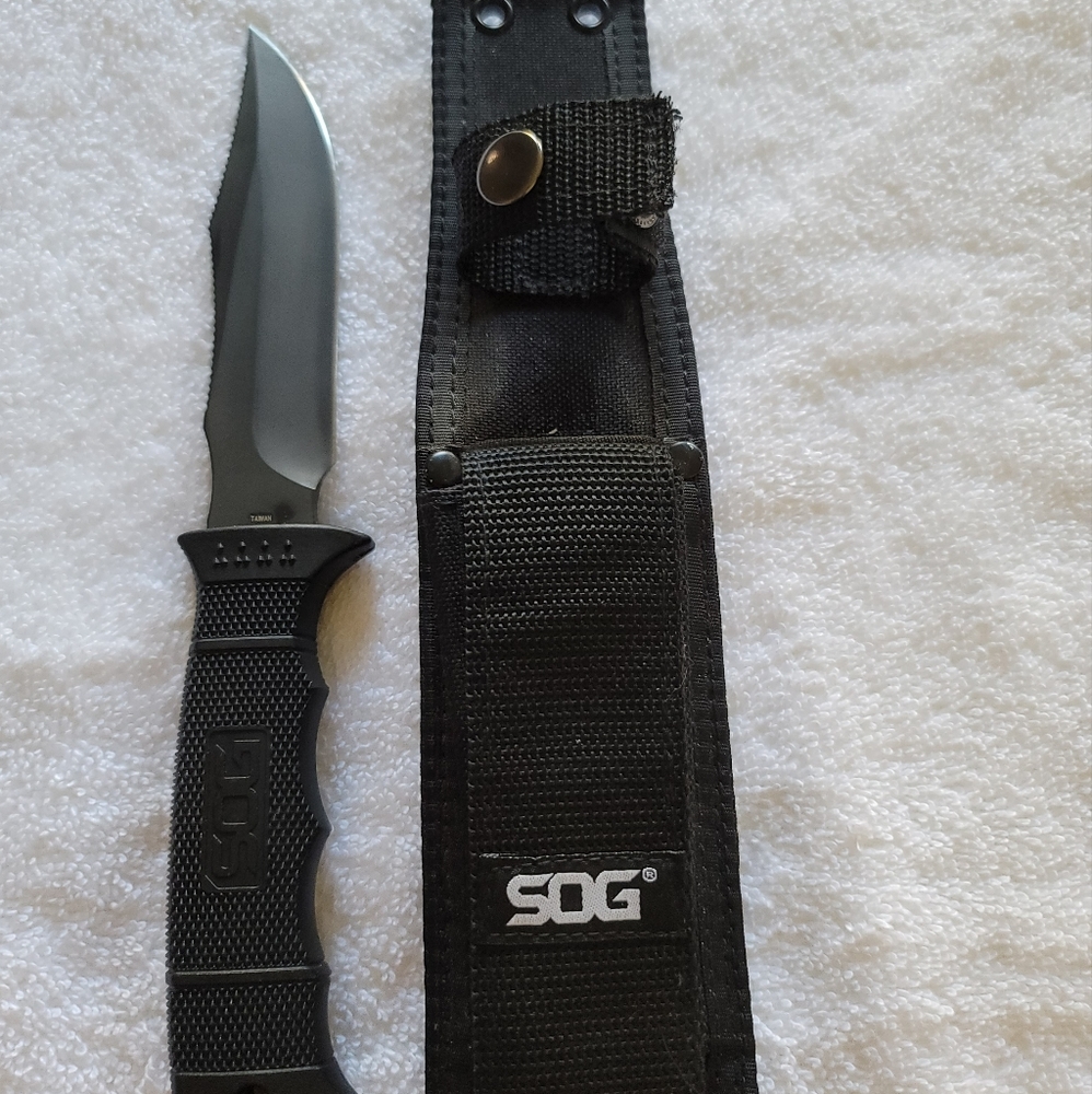 SOG SEAL Pup Elite with Ballistic Nylon Molle Sheath